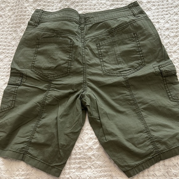 Style and Company army green cargo shorts - Picture 2 of 3